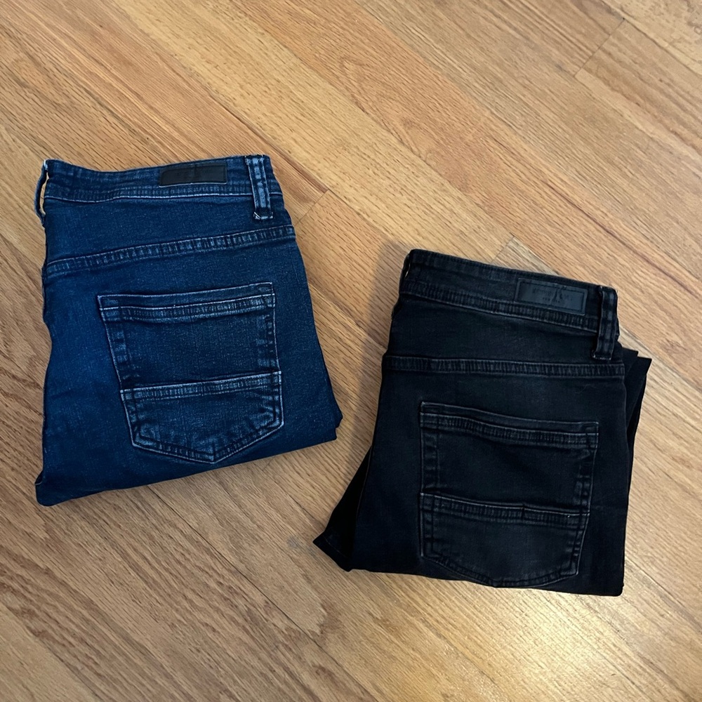 2 pair of men’s Kenneth Cole slim fit jeans (black and blue) size 32x30